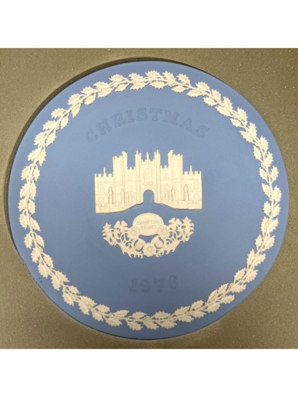 Wedgwood 1976 Christmas Plate Hampton Court Design England Blue Jasperware